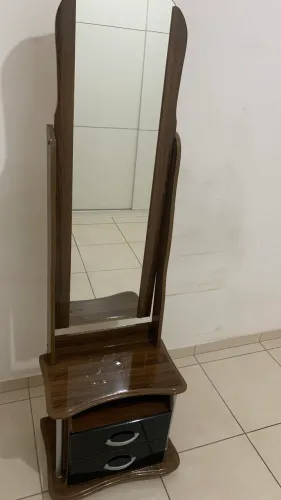 Espelho com gavetas