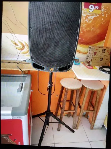Caixa staner + microfone e luzes 
