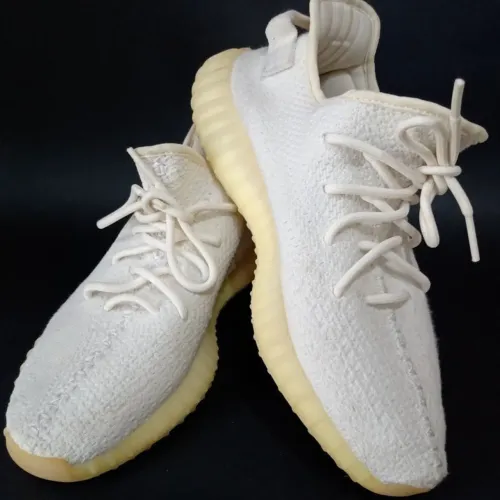 vendo Adidas yeezy boost V2 top usado poucas vezes pago 2k quero 1k sem mimi