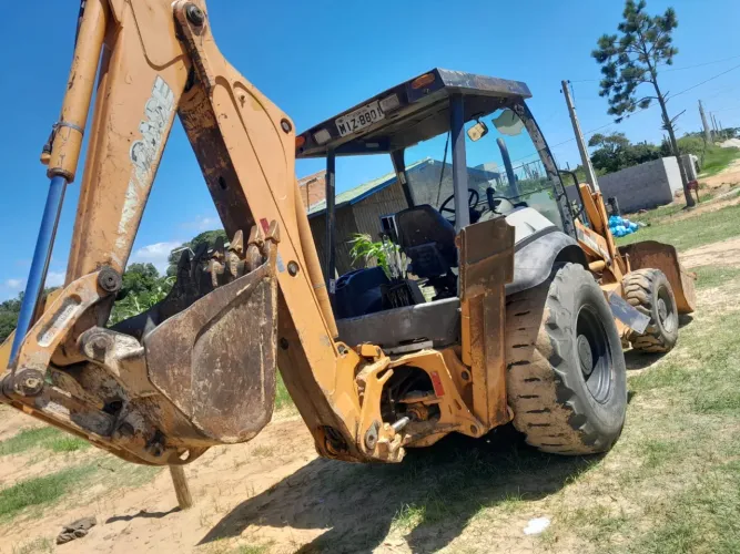 Vendo retroescavadeira e caminhão caçamba