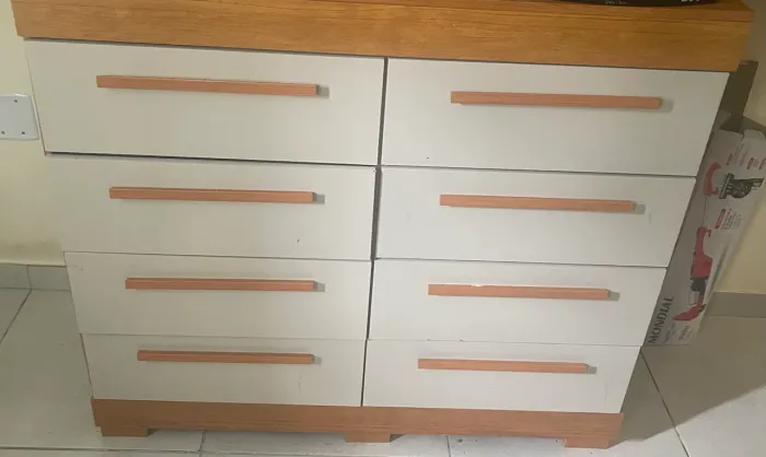 Vendo cômoda