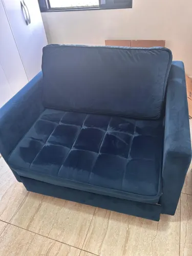 Sofá Cama Marcelle 1 lugar 100 Veludo Paris Azul Pés de Madeira