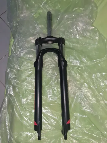 Garfo de bicicleta com suspensão