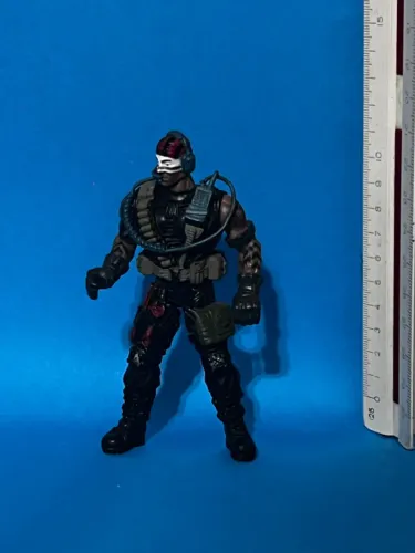 Boneco miniatura comando em ação