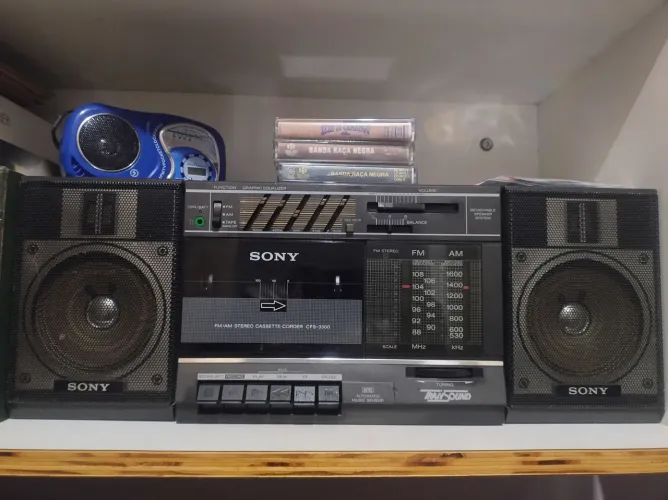 Maravilhoso e uma relíquia nini sistem Sony tudo funcionando perfeitamente