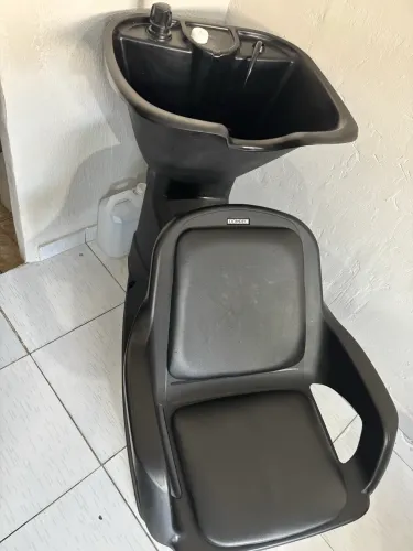 Cadeira cabeleireiro + lavatório + carrinho auxiliar 