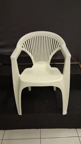 Cadeira Plastica tipo poltrona branca
