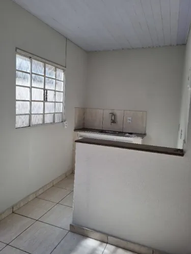 Alugo casa 1 quarto, com garagem p/ 1 carro próximo a PUC Barreiro