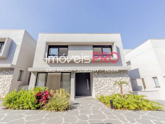 Linda casa em condomínio com 769m2