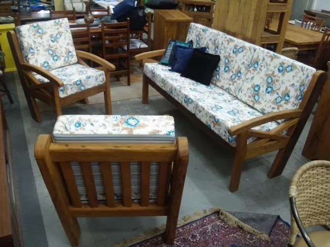 Sofá de Peroba Rosa 3 lug + 2 poltronas com Almofadas Soltas