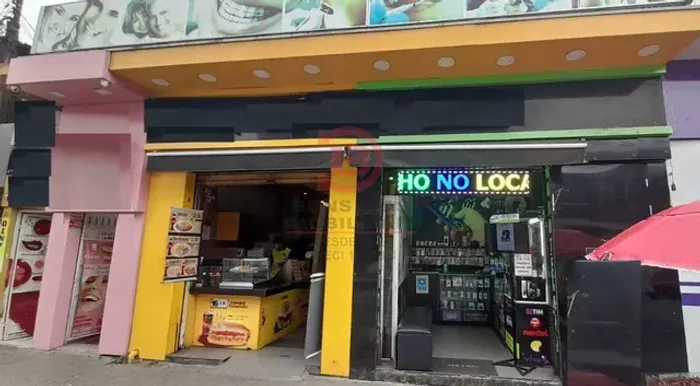 Prédio comercial encostado no metrô Artur Alvim