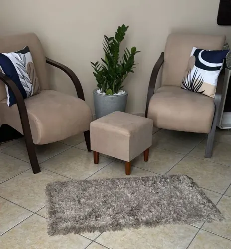 Lindas Poltronas Bella braços madeira pagamentos somente na entrada a partir de 170,00