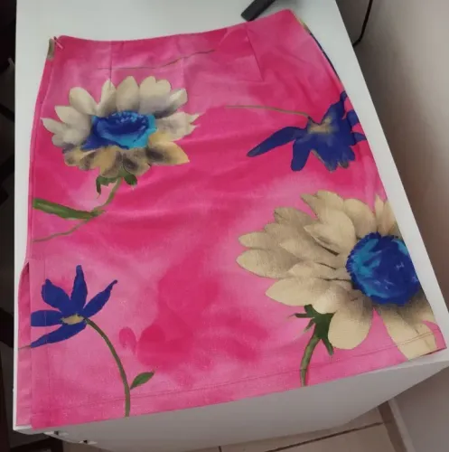 Saia social, bonita de lurex. Pouco usada.