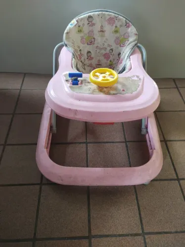Andador de Menina Tutti Baby (torrando - preço final)