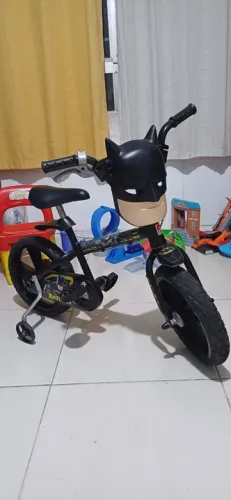 Bicicleta Batman com rodinhas