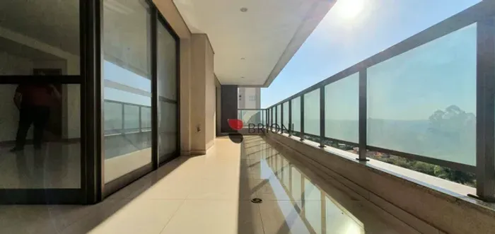 Apartamento alto padrão de 195m², 3 quartos/suítes à venda no Edifício Triomple em Ribeirã