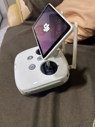 Controle Remoto DJI Phantom 4 PROV2 com tela integrada GL300K