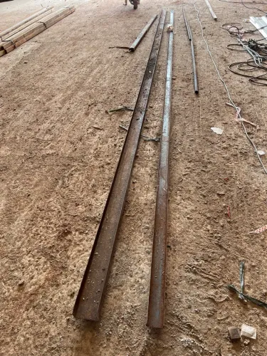 2 perfil U 1 de 100 outra de 75. As 2 por 200,00