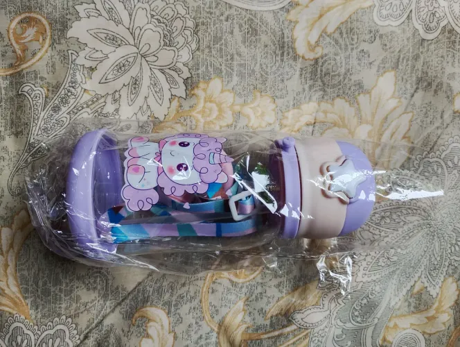 Garrafa Infantil com Personagem Fofo