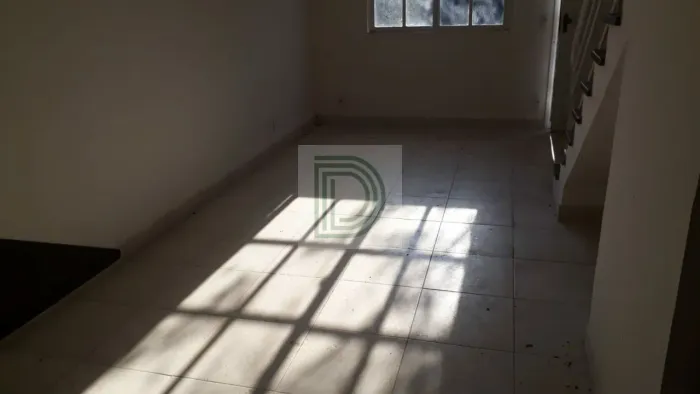 Granja Viana - Casa em Condomínio - 2 vagas de garagem.