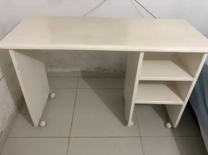 Escrivaninha EXCELENTE