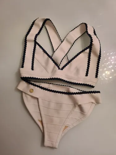 Les Canebiers St Tropez - estilo bandage - y2k