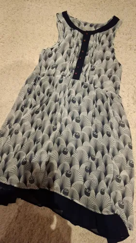 Vestido Dzarm Estampado com Detalhes em Azul Marinho