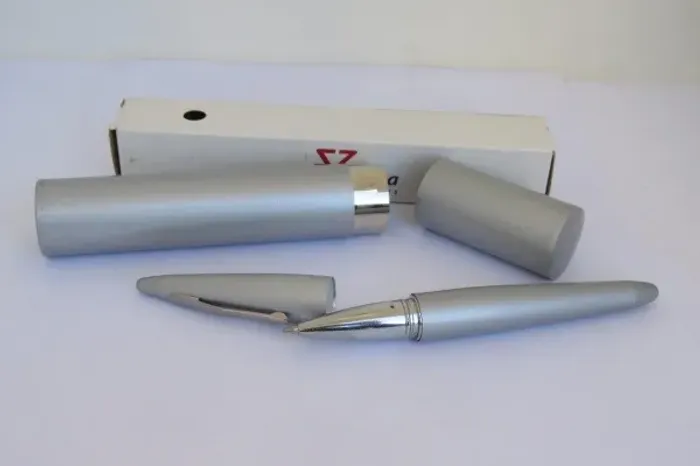 CANETA ESFEROGRÁFICA STRAVAGANZA SZ modelo de luxo - no Estojo original. Necessita substit