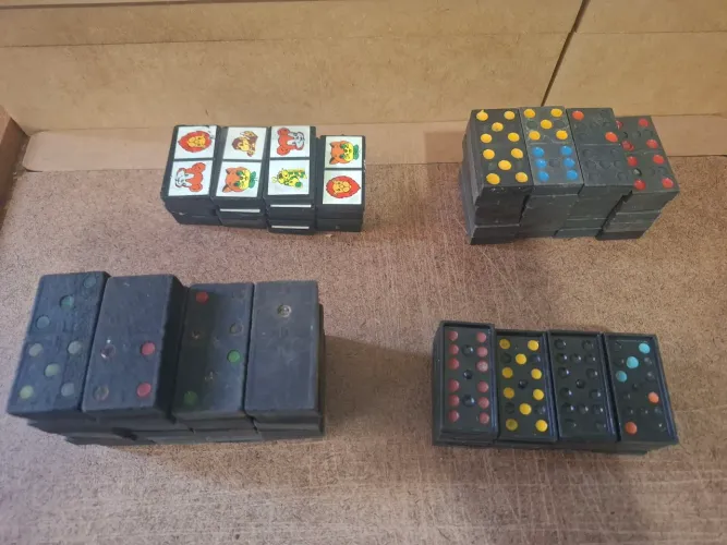 4 LOTES DE DOMINOS INCOMPLETOS
