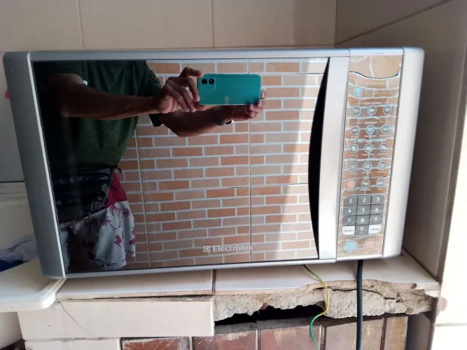 Micro-ondas Electrolux - com grill Usado
