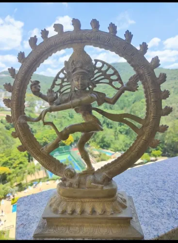 Estátua de Nataraja, uma representação do deus hindu Shiva como o "Senhor da Dança"