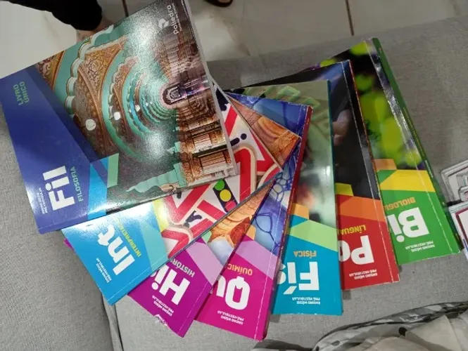 Livros do Poliedro do Ensino médio e Pré-vestibular 30,00 cada