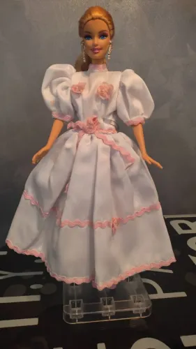 Boneca Barbie Loira Com Vestido Branco Mattel Feminino