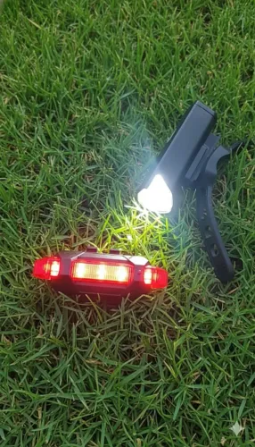 Kit Luz Bicicleta USB Recarregável - Dianteira e Traseira Vermelha