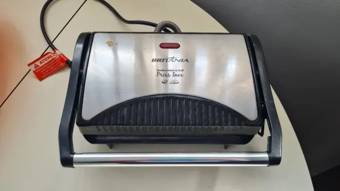 Sanduicheira e Grill Britânia Press Inox 110V