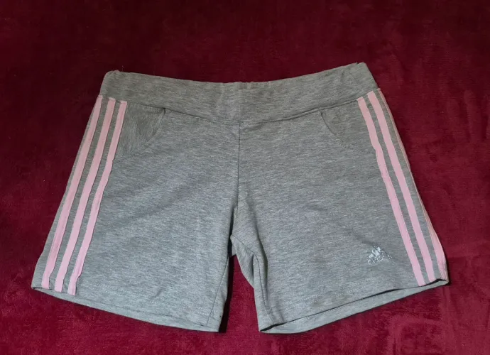 Shorts Adidas Cinza com Listras Rosa
