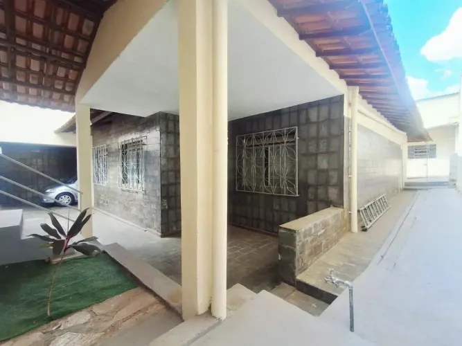 Casa em lote de 360m2