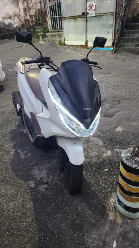 Pcx 2016 carenagem 2021 com marcas de uso 