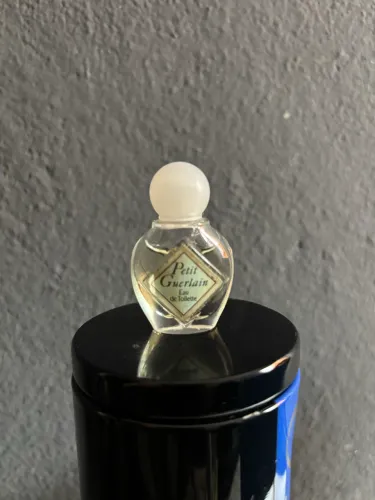 Miniatura do perfume La Petite Robe Noire Eau de Toilette da Guerlain