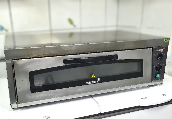 Forno de lastro para pizza, Wictory, wp-80, com 6 meses de uso.