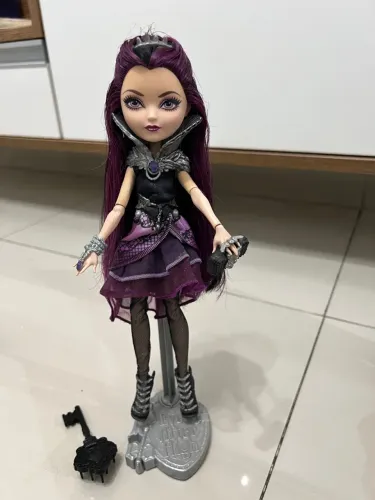 Para colecionadores. Boneca Raven Queen - Ever After High. Original/usada