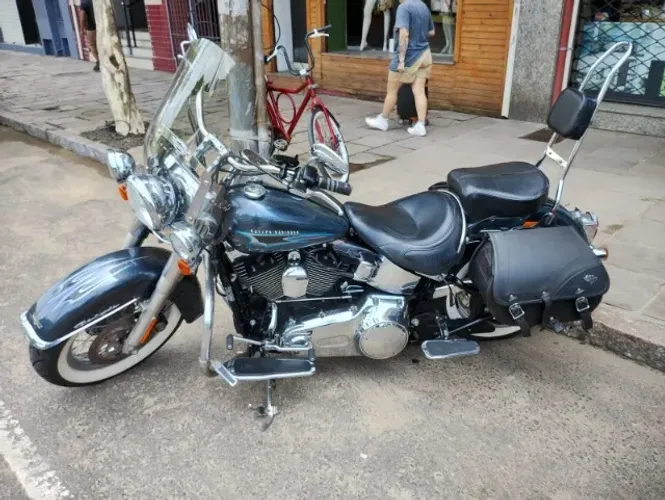 moto Harley Deluxe com muitos acessórios