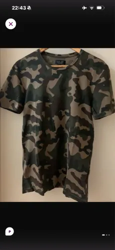 Camiseta Zara camuflada P