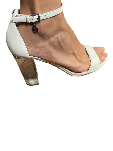 Sandália Guess branca de salto alto