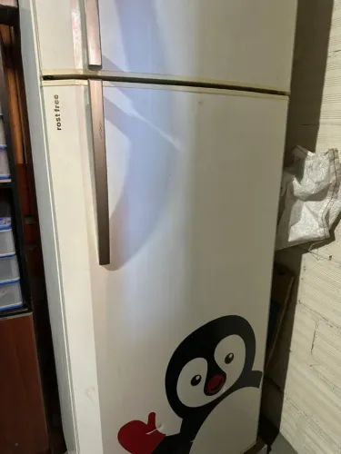 Geladeira Frost Free Dako com Estampa de Pinguim