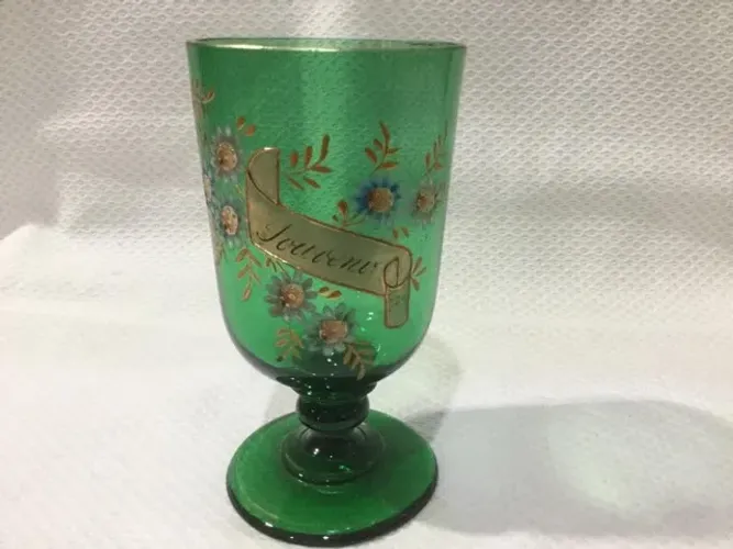 Taça De Vinho Demi Cristal Verde Decorado Alto Relevo 1920