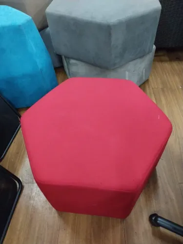 Puff Vermelho Hexagonal - Cavaletti 