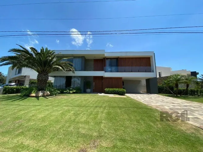 Casa de Condomínio em Atlântida Sul