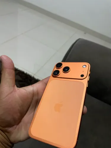 Vendo iPhone XR na carcaça do 17 pro