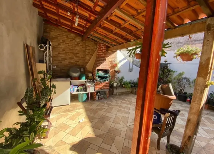 VENDE-SE CASA EM MARITUBA  £